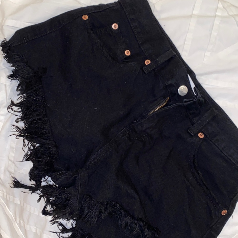 black, size 24, pistola is the brand name